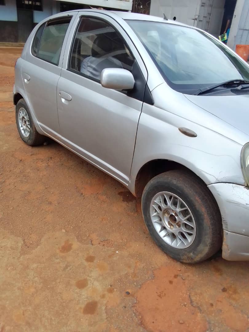 TOYOTA Vitz GF-SCP10for sale Uganda